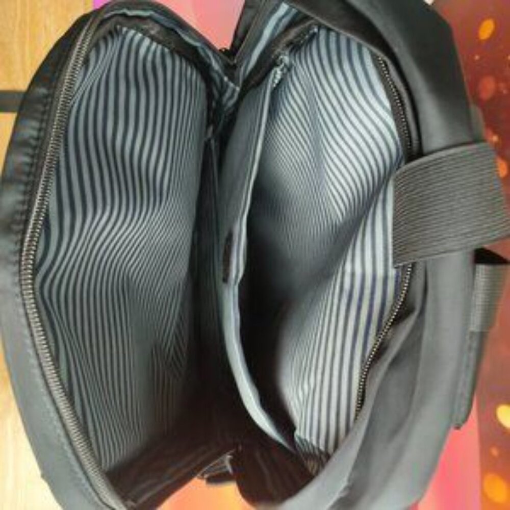 ALO Yoga sports large-capacity travel and leisure backpack - Picture 4 of 5